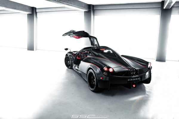 SS Customs改装镀铬亮黑色帕加尼Huayra
